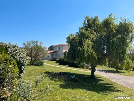 maison spacieuse auradé cœur de village vue exceptionnelle
