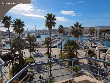 superbe f2 garage  vue mer et port  état exceptionnel