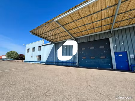 local d'activité 2 135 m²