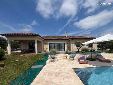 villa 5 pièces 140 m²