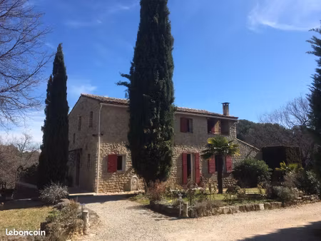 bastide en pierres + 2 gîtes