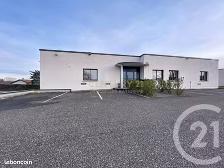 bâtiment 568 m²
