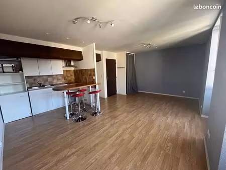 studio spacieux 31m² non meublé - lumineux avec cuisine équipée - saint-ouen