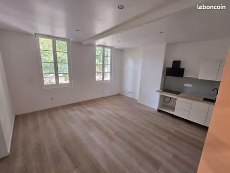 appartement t2 rénové à louer – centre-ville de saintes