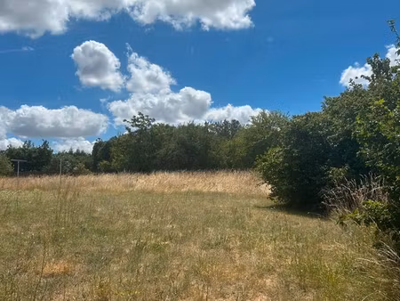 terrain constructible 1 070 m² à chinon