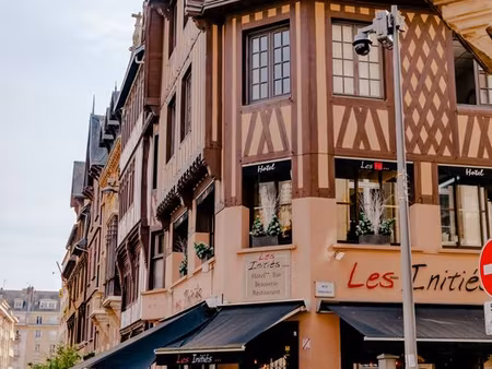 logement gratuit centre-ville de rouen + contrat 15h (profil étudiant)