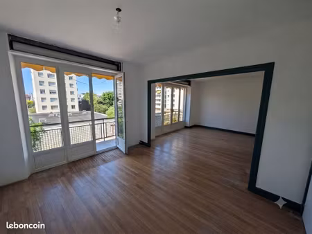 spacieux appartement de 175m2 avec balcon et garage