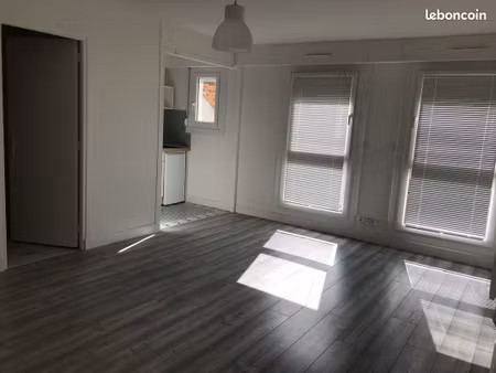 grand studio quartier henriville avec parking  proche centre