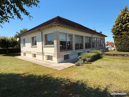 vaste maison proche centre-ville et commodites