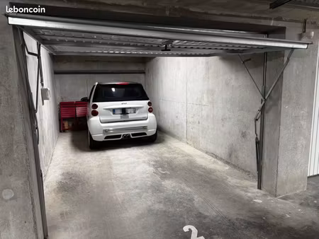 grand garage centre rue des religieuses