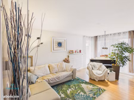 superbe appartement avec grande terrasse proche de toutes les commodités