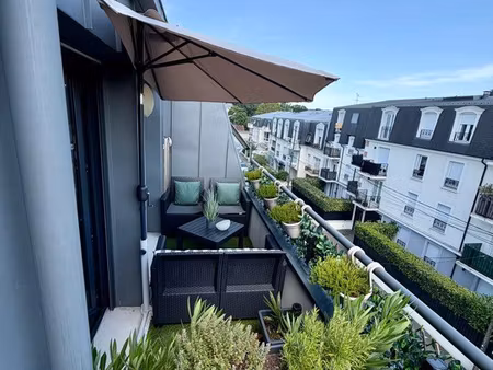 2 pièces 41 21 m² (43 82 m² au sol)– dernier étage – balcon – parking – gare rer e à 3 min