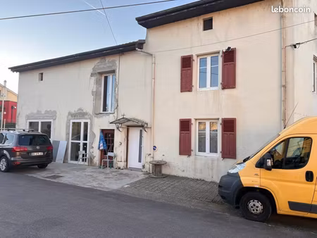 maison individuelle avec dépôt