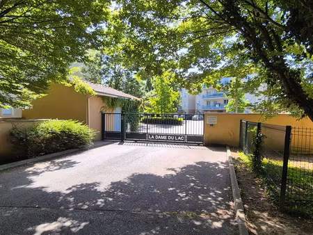t3 de 64 m² avec terrasse  vue dégagée et 2 parkings