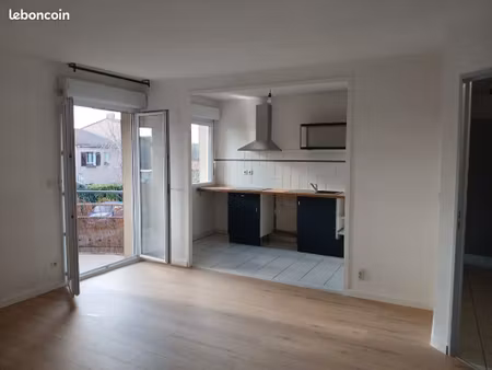 t3 lumineux et rénové avec balcon