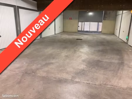 garage / box 15 m² brignoles