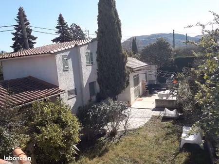 part. loue villa t4 au calme à aubagne ..