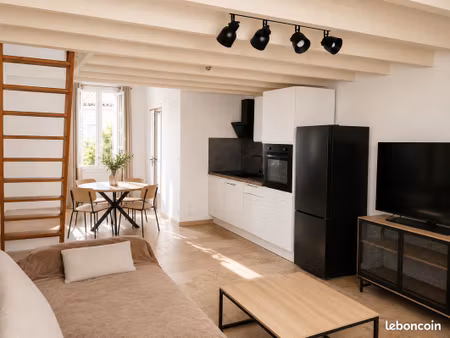 location f2 duplex à l'année meublé et équipé en centre ville proche castillet