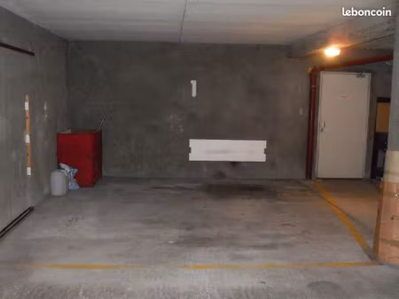 garage 1 voiture + 1 moto entre centre saint martial et gare