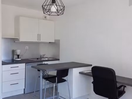 studio lumineux et sécurisé