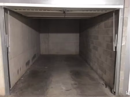 garage à louer – neuville-sur-saône