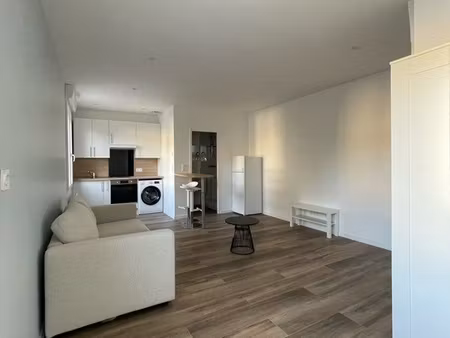 grand studio rénové à louer - nantes schuman/longchamp
