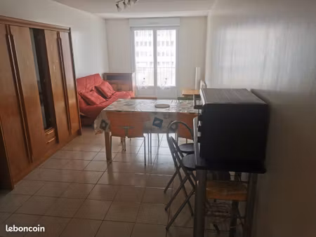grand studio meublé 31 m2 centre-ville la roche sur yon