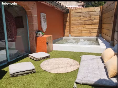 maison avec jacuzzi/climatisé dans le village