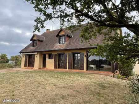 maison 7 pièces 235 m²