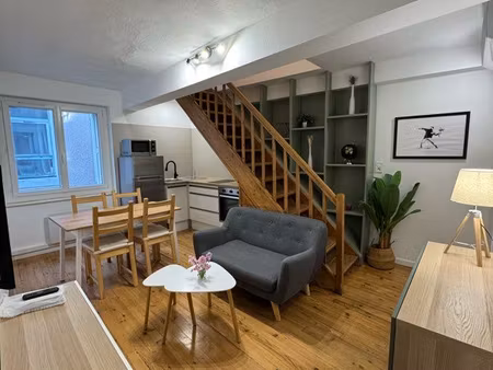 t2 duplex climatisé  meublé et équipé