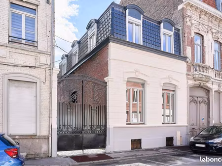 roubaix immeuble de rapport haut de gamme rénové – 5 appartements meublés + entrepôt loué 