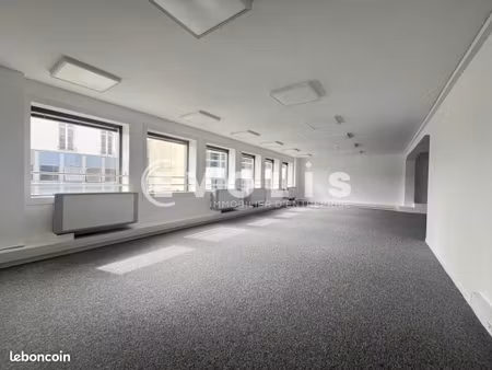 bureaux 332 m²