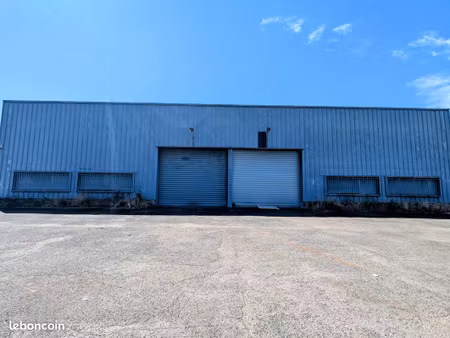 local 1980 m² saint-pierre-des-corps