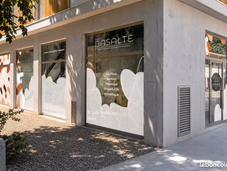 local commercial 76 m² – idéal centre de beauté  coiffure  onglerie. possibilité autres ac