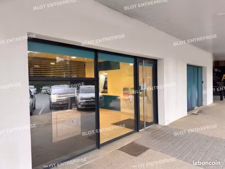 bureau 182 m²