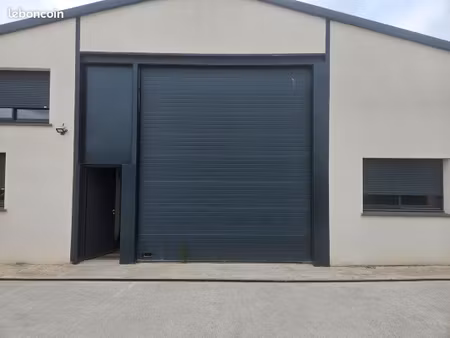location entrepot ou zone de stockage
