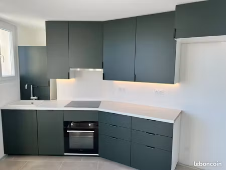 t3 entièrement rénové avec rooftop / terrasse de 40 m² – dernier étage – la timone - face 