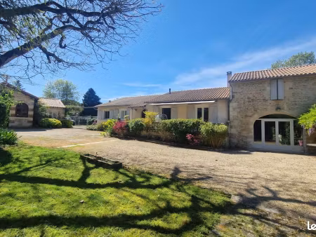 propriété 7 pièces 201 m²