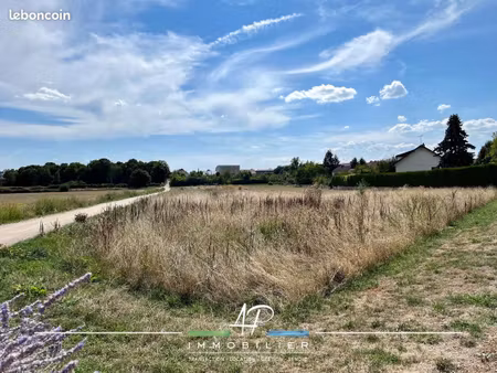terrain 593 m² til-châtel