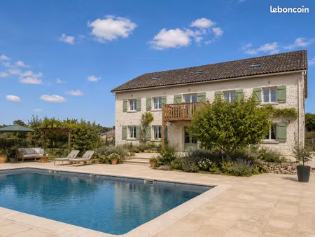 belle grande propriété de 12 pièces 373m2  piscine