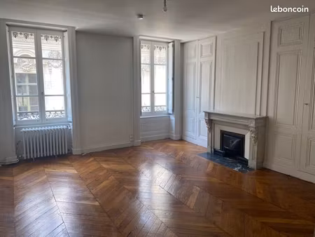 particulier loue type 4 102m² lyon 2 métro cordeliers