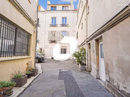 bureau 616 m²