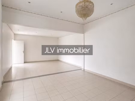 local 72 m²