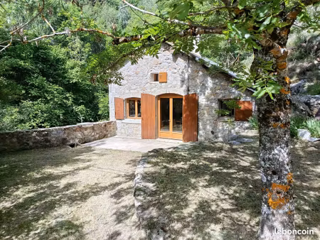 petite maison en granit