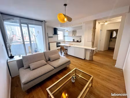 location t2 hypercentre avec climatisation balcon et garage