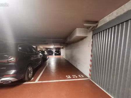 place de parking couverte — quartier gros caillou