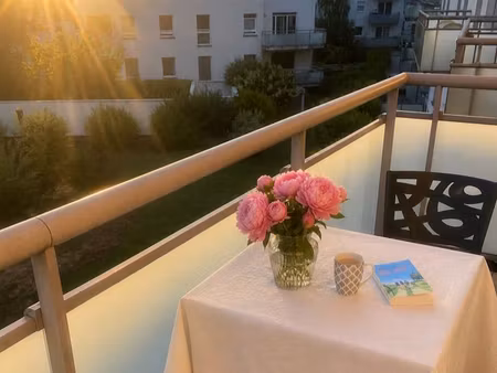 lumineux t3 de 75 m² avec balcon  parking et ascenseur