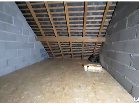 ? box de stockage pour du mobilier avec un grenier très grand volume◊ quartier la bergeonn