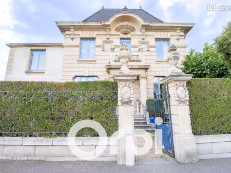 maison 7 pièces 195 m²