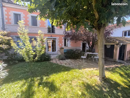 maison 7 pièces 218 m²